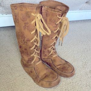 Moccasin boots by Joyfolie